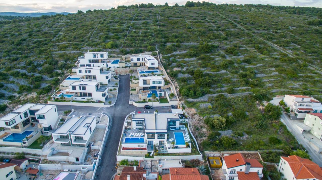 טרוגיר Holiday Home Olive Exclusive - 8 People, Heated Pool, Okrug Gornji, Sea View מראה חיצוני תמונה