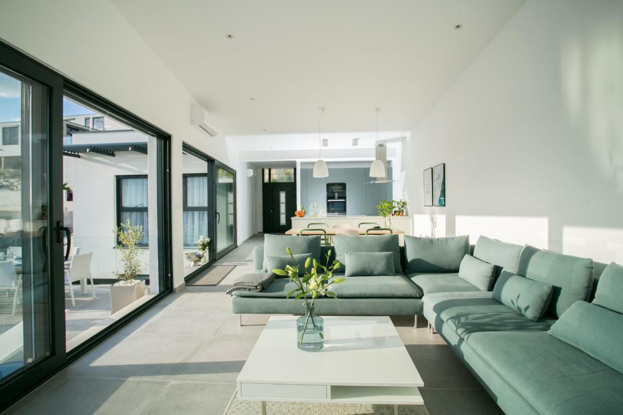 טרוגיר Holiday Home Olive Exclusive - 8 People, Heated Pool, Okrug Gornji, Sea View מראה חיצוני תמונה
