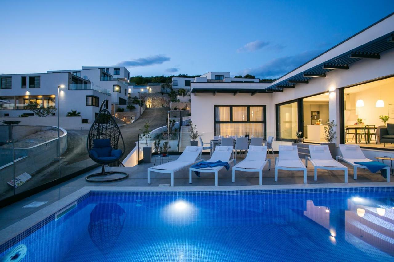 טרוגיר Holiday Home Olive Exclusive - 8 People, Heated Pool, Okrug Gornji, Sea View מראה חיצוני תמונה