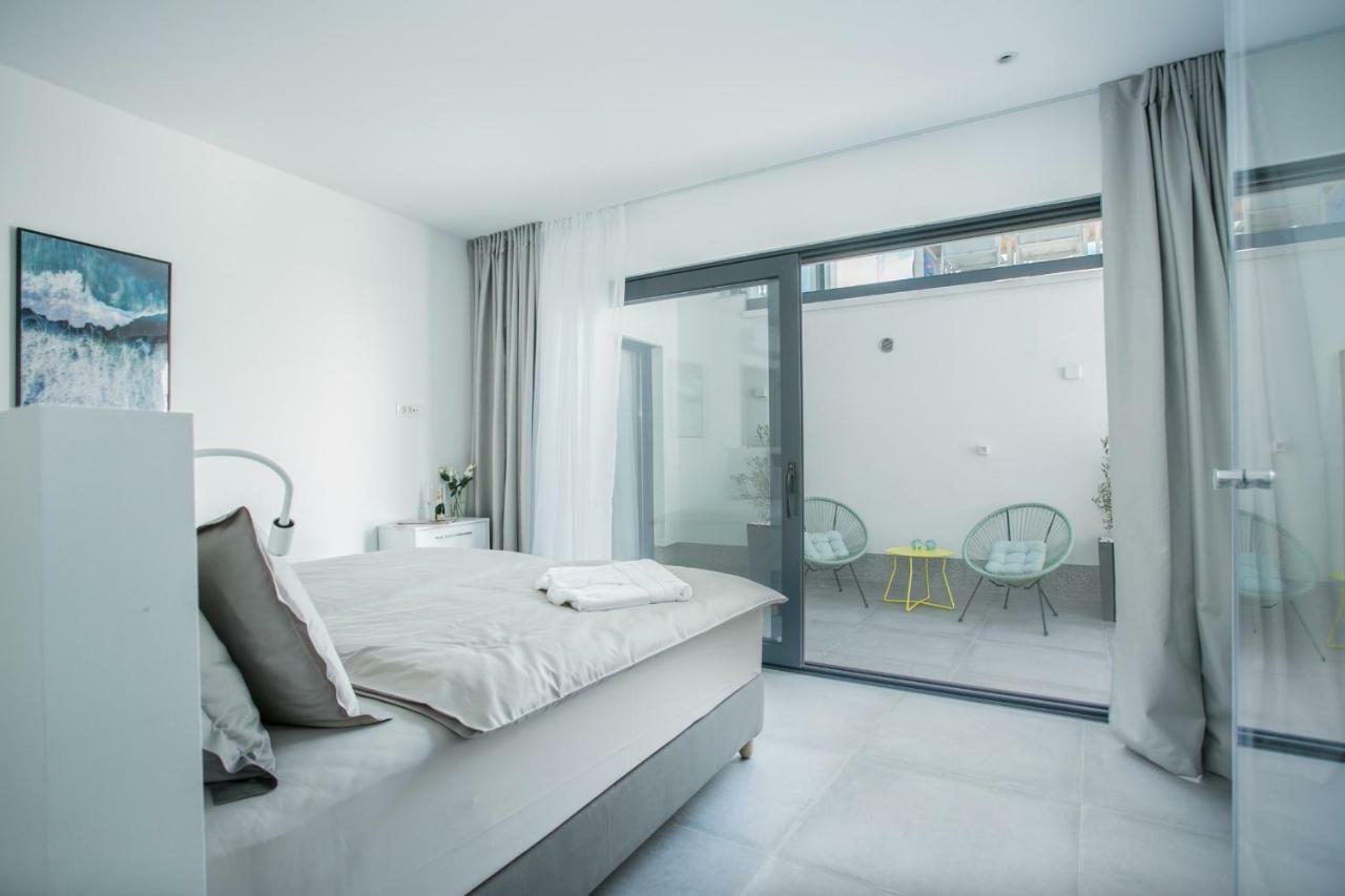 טרוגיר Holiday Home Olive Exclusive - 8 People, Heated Pool, Okrug Gornji, Sea View מראה חיצוני תמונה