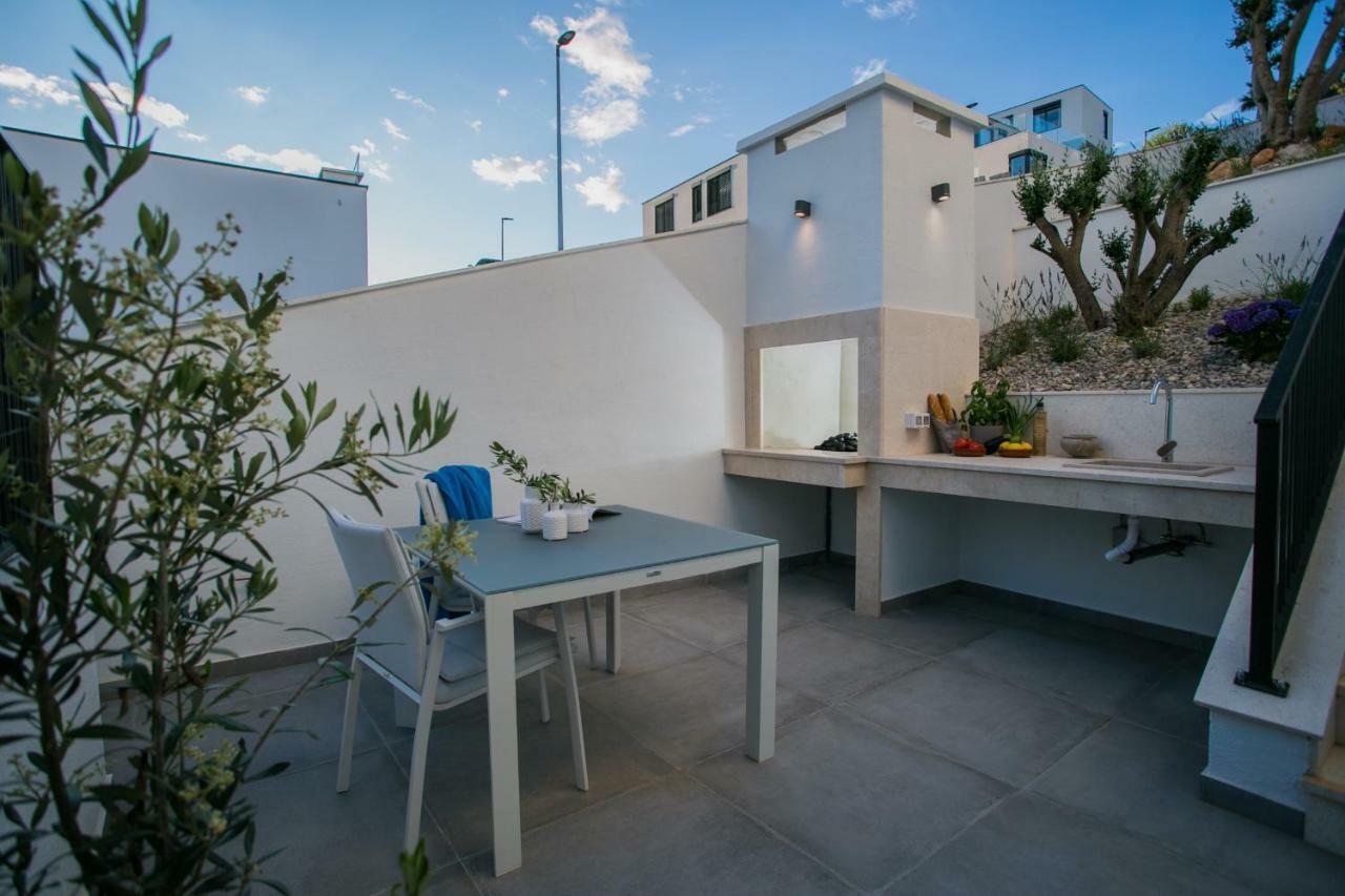 טרוגיר Holiday Home Olive Exclusive - 8 People, Heated Pool, Okrug Gornji, Sea View מראה חיצוני תמונה