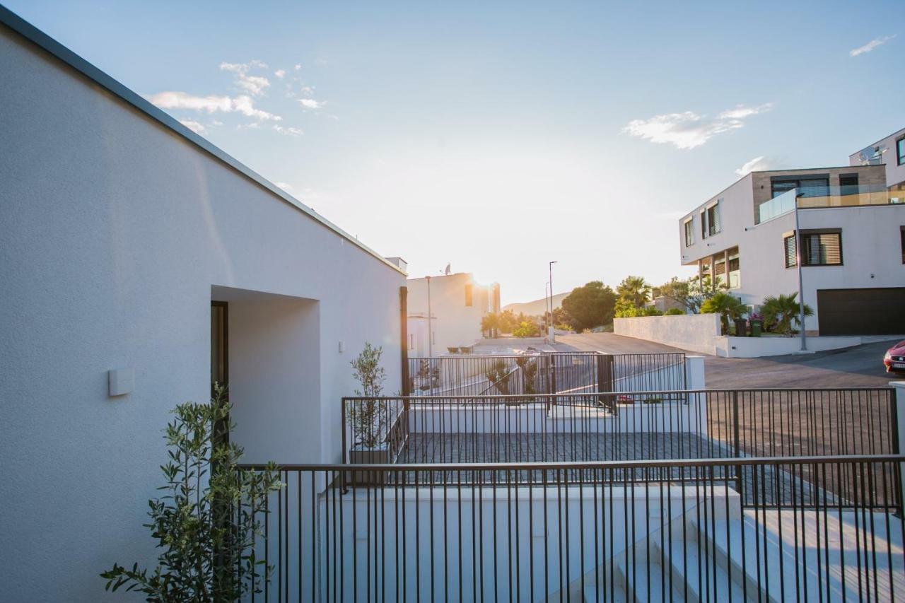 טרוגיר Holiday Home Olive Exclusive - 8 People, Heated Pool, Okrug Gornji, Sea View מראה חיצוני תמונה