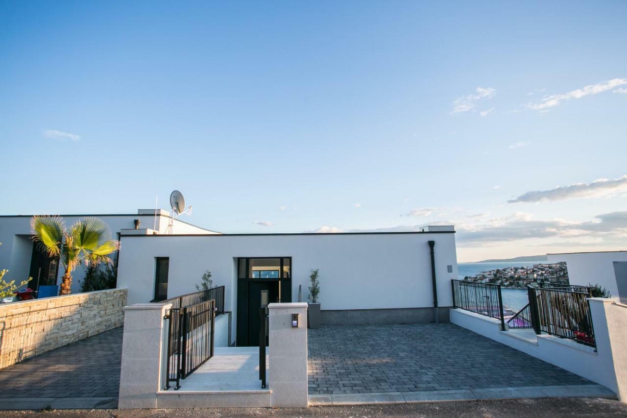 טרוגיר Holiday Home Olive Exclusive - 8 People, Heated Pool, Okrug Gornji, Sea View מראה חיצוני תמונה