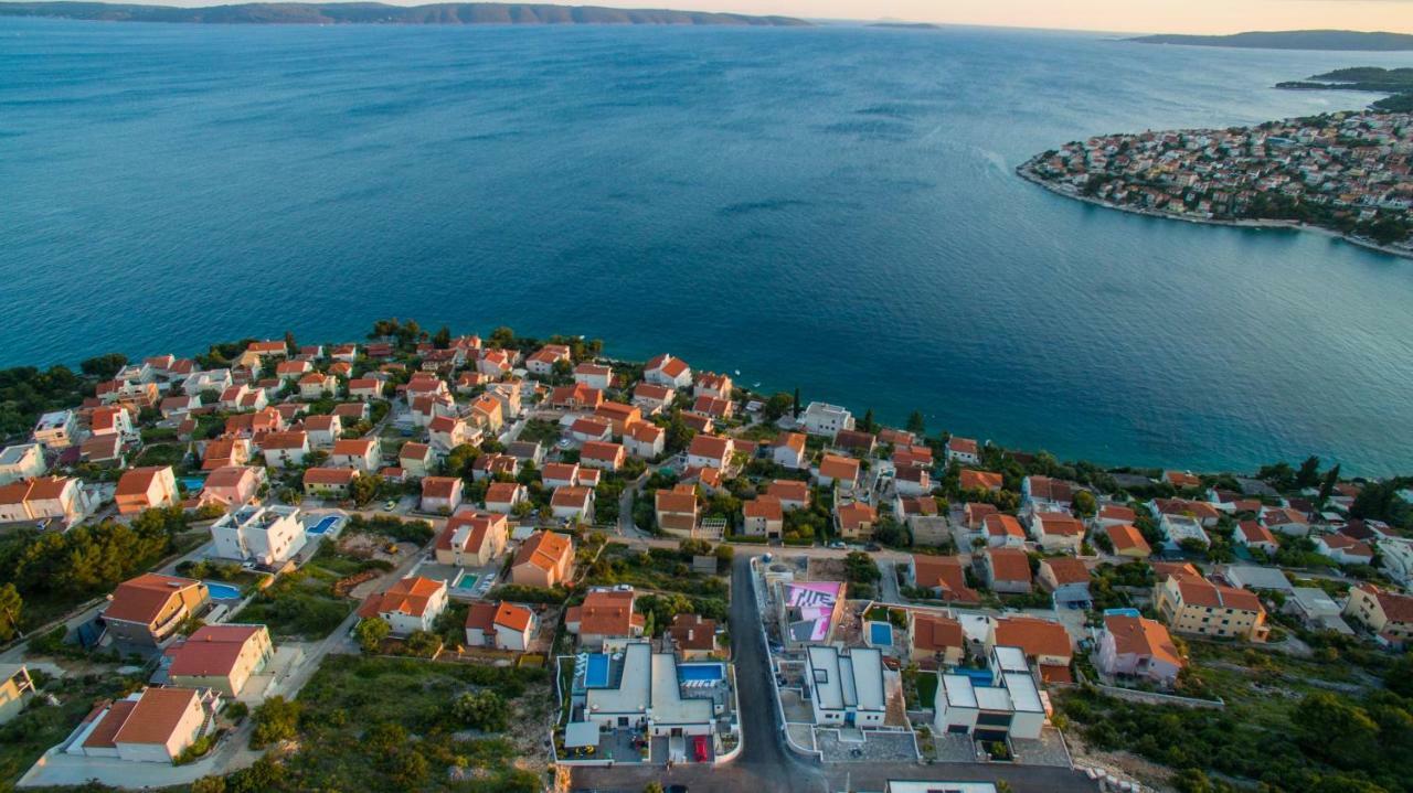 טרוגיר Holiday Home Olive Exclusive - 8 People, Heated Pool, Okrug Gornji, Sea View מראה חיצוני תמונה