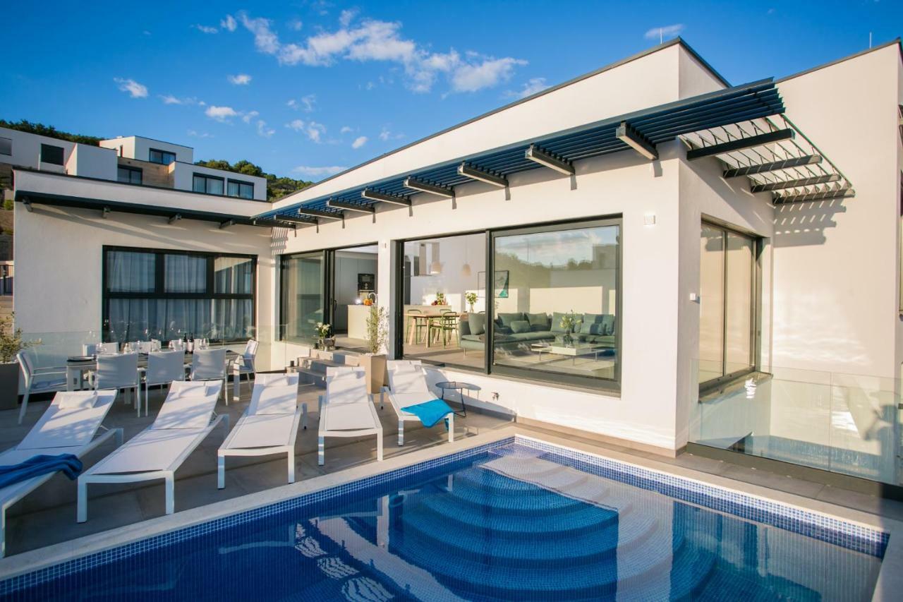 טרוגיר Holiday Home Olive Exclusive - 8 People, Heated Pool, Okrug Gornji, Sea View מראה חיצוני תמונה