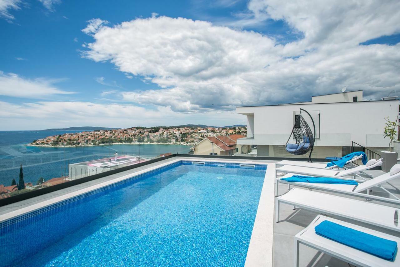 טרוגיר Holiday Home Olive Exclusive - 8 People, Heated Pool, Okrug Gornji, Sea View מראה חיצוני תמונה